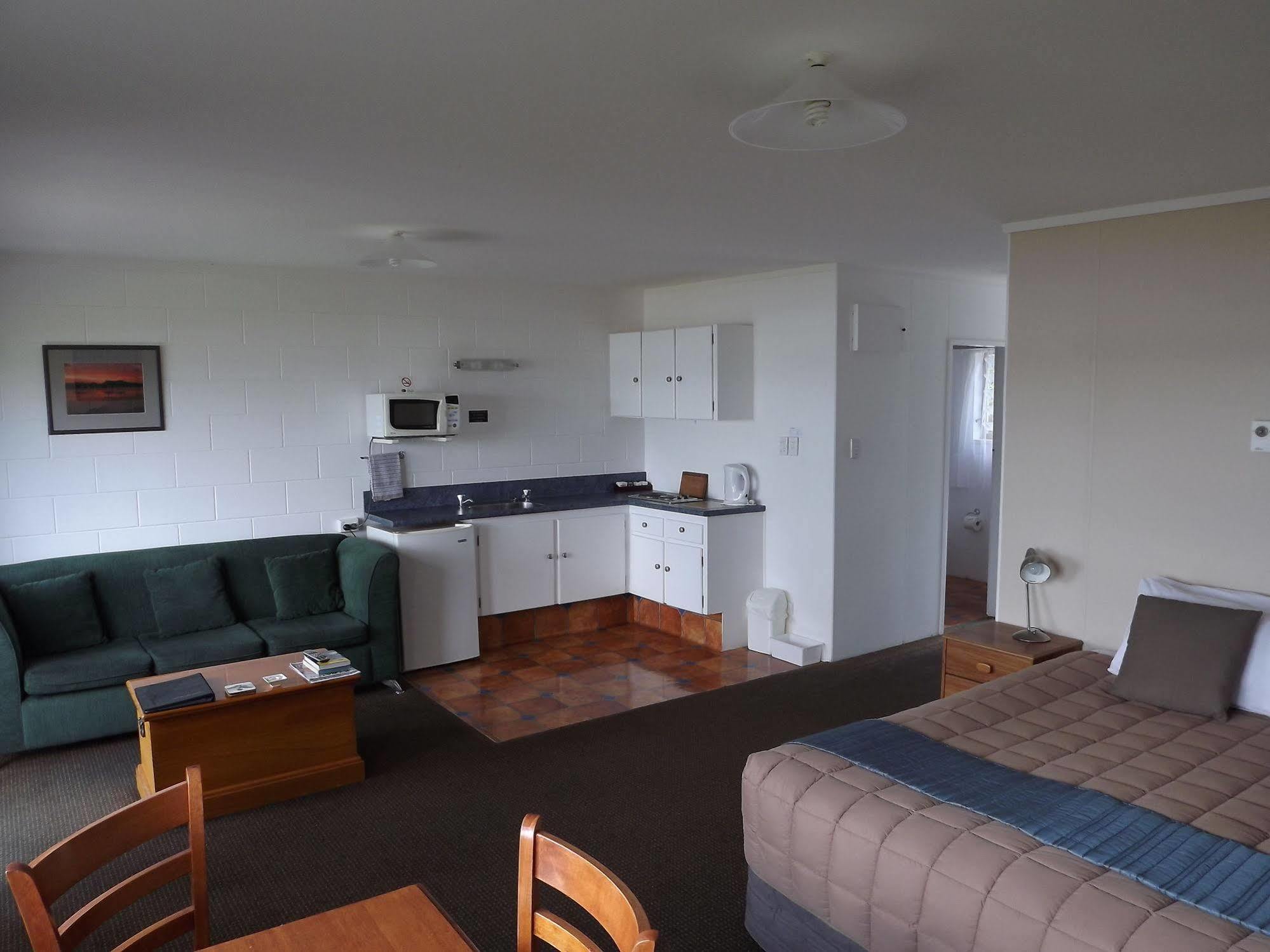 Coromandel Harbour View Motel מראה חיצוני תמונה